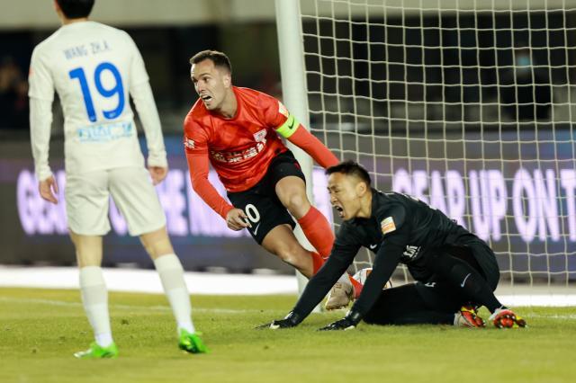 龙珠直播-【中超】廖承坚替补2球反绝杀 亚泰3比2大连人