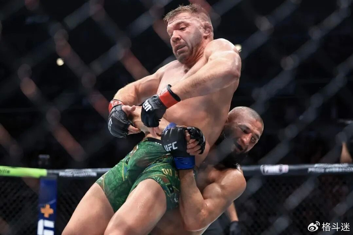 龙珠直播-奇马耶夫击倒朗特里！悬赏重金求虐！|UFC|凯文·加内特|训练|斯特里克兰|冠军_新浪体育_新浪新闻